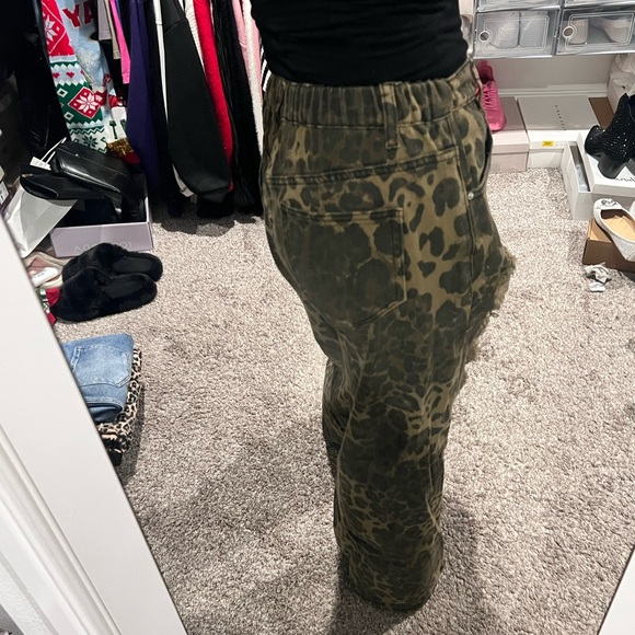 Distressed Green Camo Pants - Picture 6 of 15